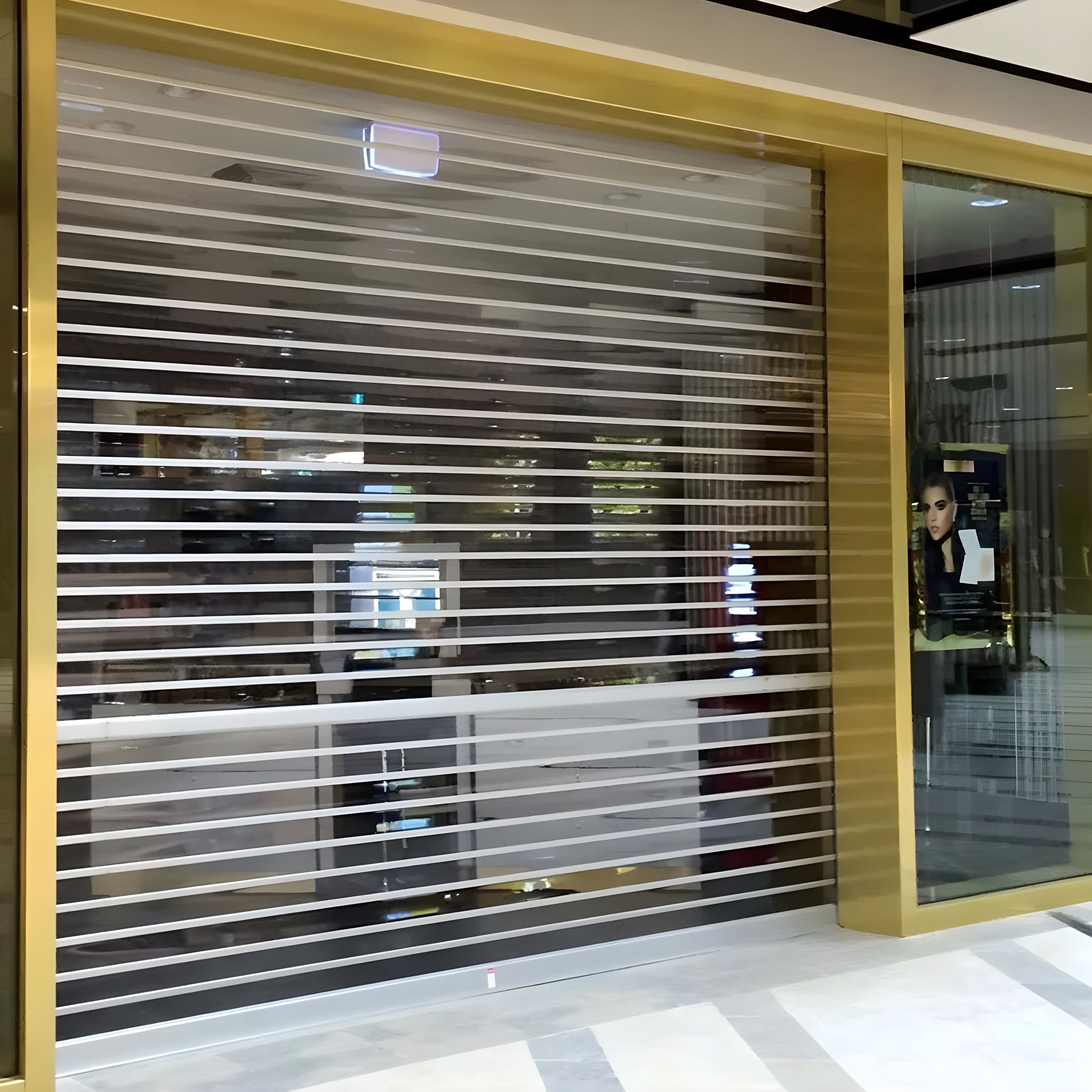 Hasil pemasangan rolling door polycarbonate Suma Doors